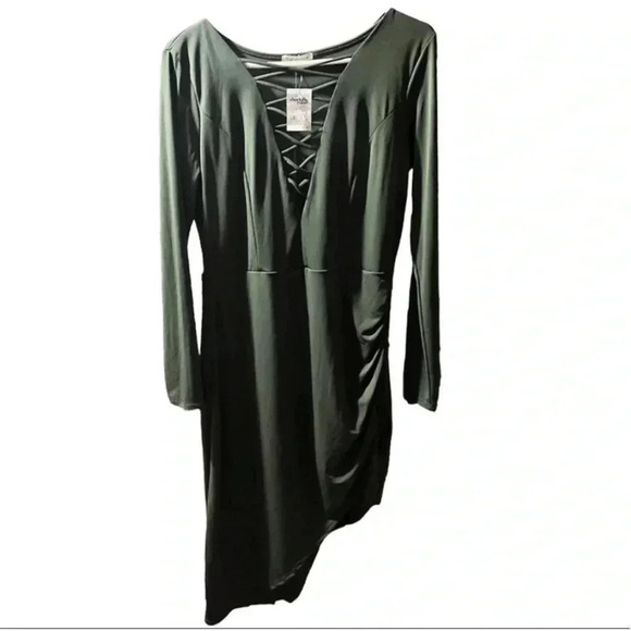 Charlotte Russe Green V-Neck Ruched Sheath Dress - Picture 2 of 4